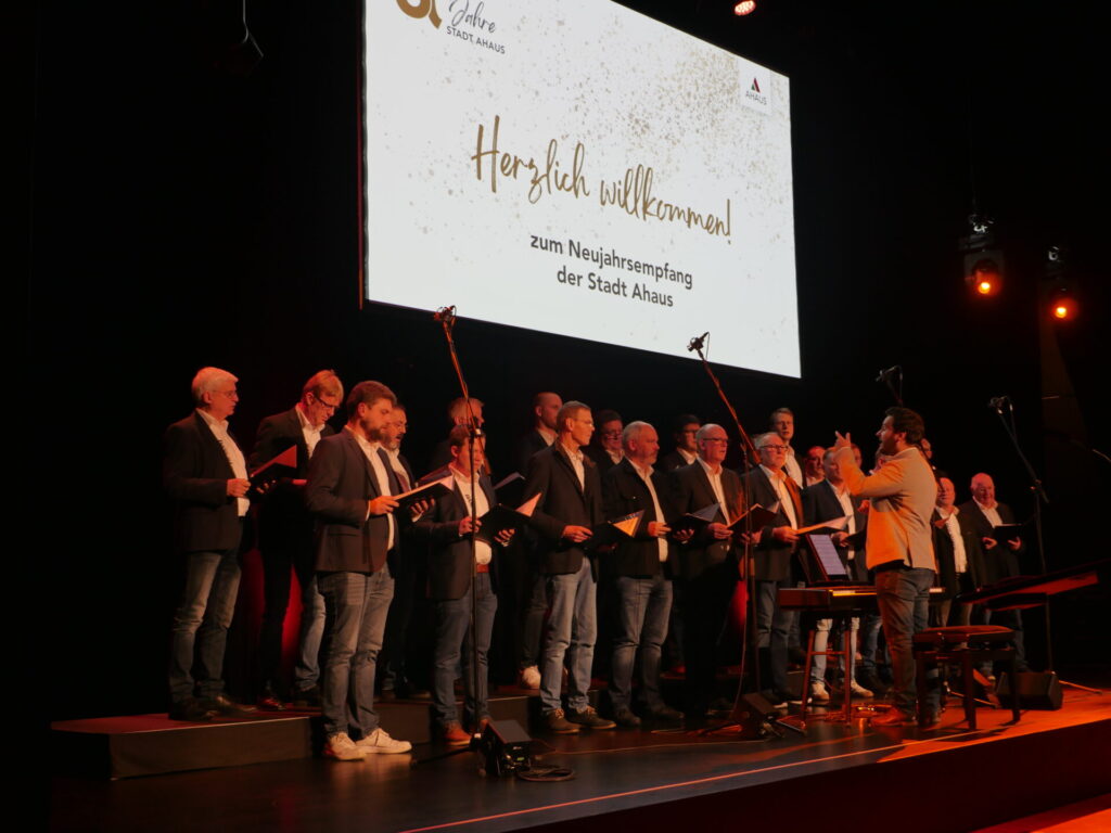 Der Männerchor "Bass & Bässer" aus Alstätte sorgte beim Neujahrsempfang der Stadt Ahaus für die musikalische Unterhaltung.