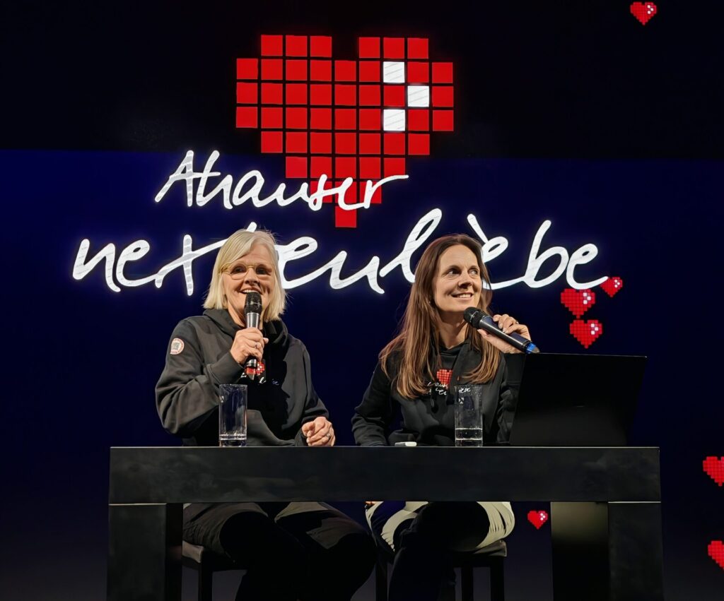Claire Krotofil (r.) und Maria Engels wurden erneut im Amt als Vorstand des Vereins nextenliebe e.V. bestätigt.