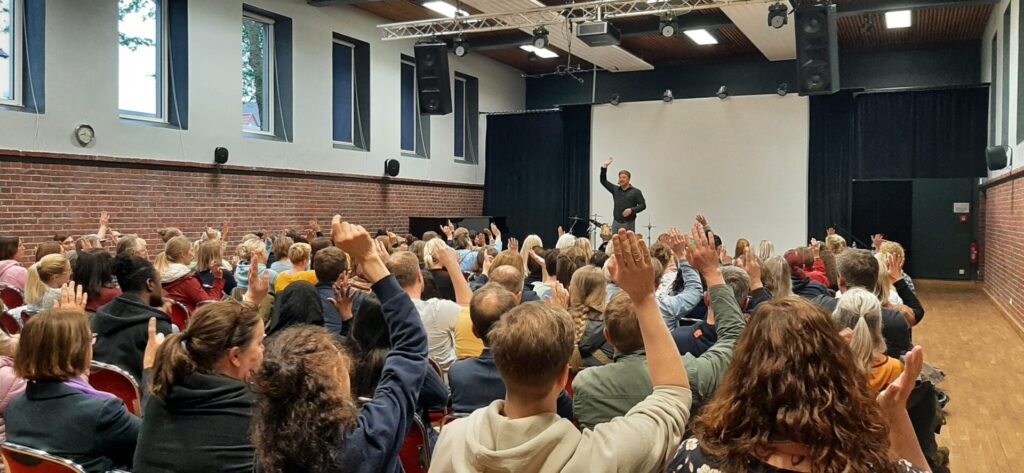 Rund 130 Eltern folgten der Einladung zum Elternabend "Zuhause entspannter lernen" in der Tonhalle.