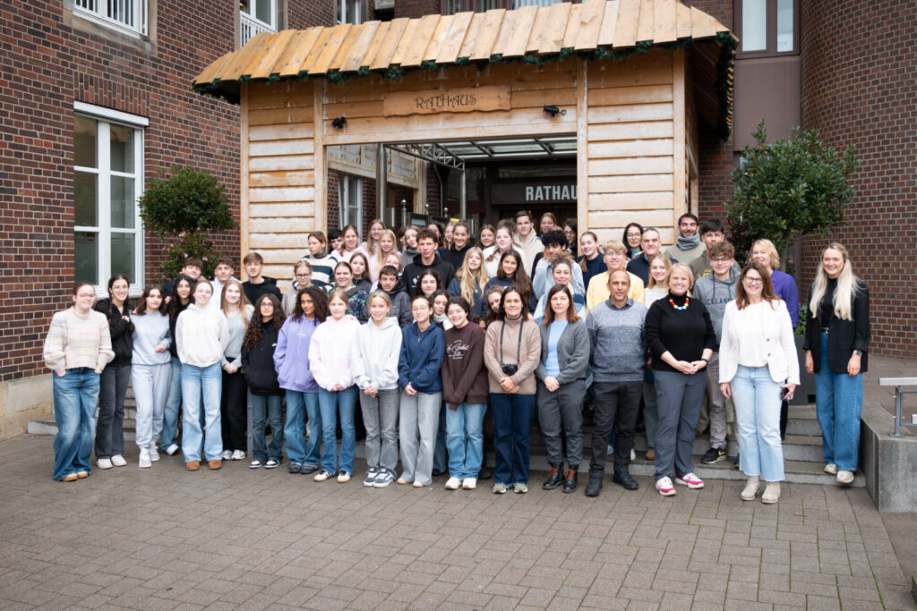 Die Gruppe setzte sich aus Schülerinnen und Schülern sowie Lehrkräften der Canisiusschule Ahaus und ihren europäischen Partnerschulen zusammen.