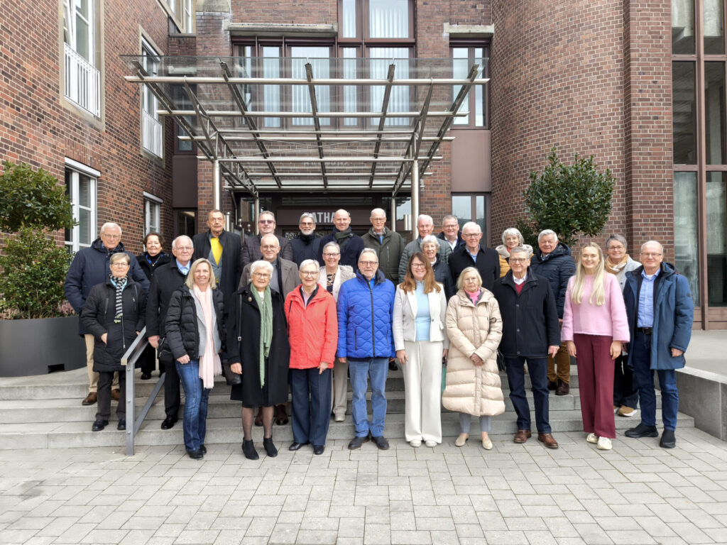 Ehemalige Wahlbeamtinnen und Wahlbeamte im Kreis Borken waren zu Gast in Ahaus.