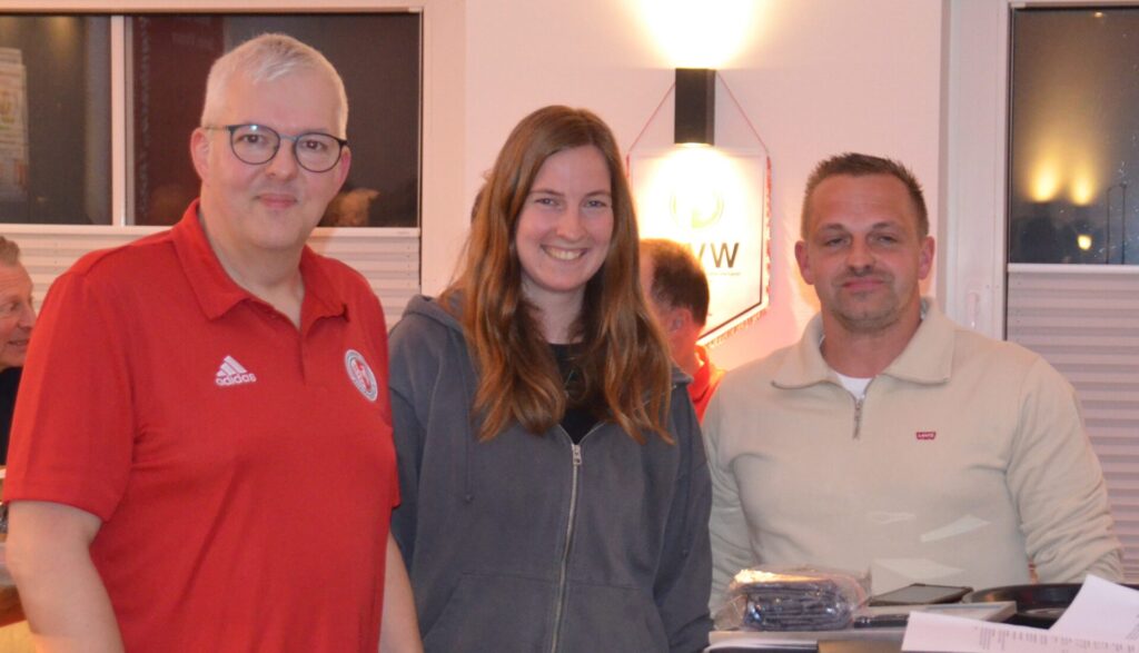 Ehrungen (v.l.): Markus Lobreyer (FLVW Ahaus-Coesfeld, stellvertretender Kreisvorsitzender), Linda Loske und Josef Schröder