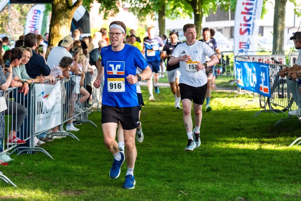 Mit 889 Finishern verzeichnete der Firmenlauf erneut einen Teilnehmerrekord.