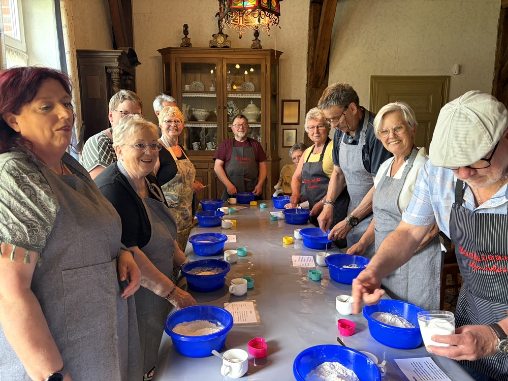 Zunächst ging es für einige Ottensteiner VdK-Mitglieder zum Brotbacken nach Graes.