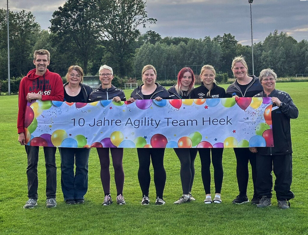 Das Agility-Team Heek e.V. gehört nun auch dem Gemeindesportverband Heek an. Der Verein feiert in diesem Jahr sein 10-jähriges Bestehen. An Fronleichnam waren sie Gastgeber des Heeker Sommer-Cups im Heeker Dinkelstadion. Seit Anfang 2023 haben sie ihre Sportstätte im Nienborger Eichenstadion.