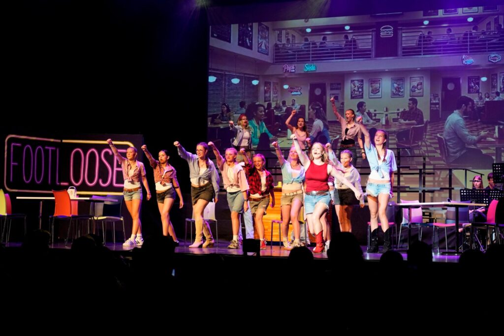 Der Projektkurs "Musical" der Q1 des AHG Ahaus begeisterte mit dem Musical "Footloose".