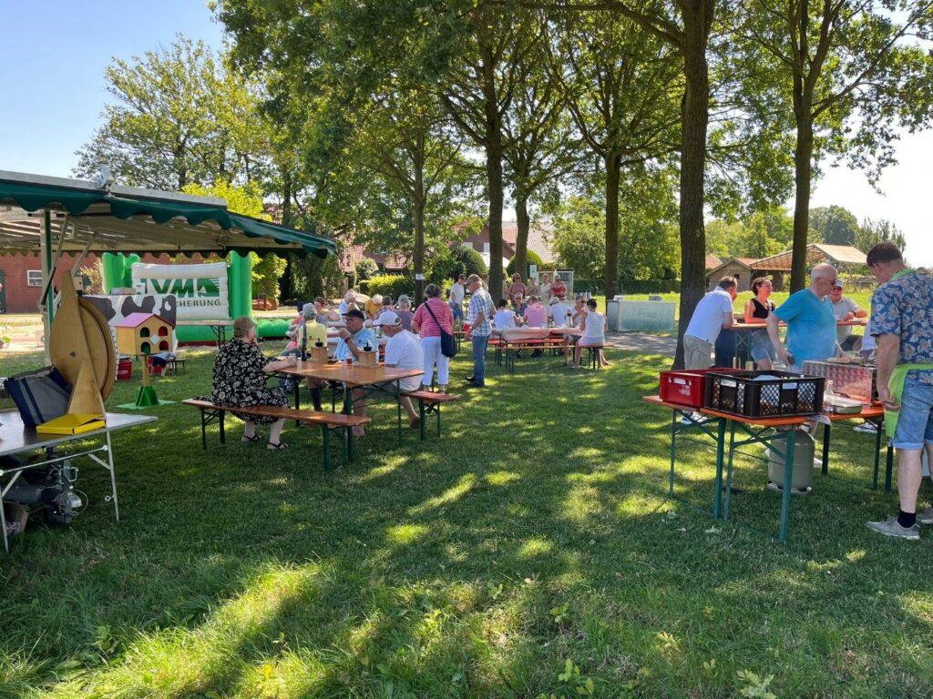 Viele zufriedene Gesichter, viele spannende Einblicke: Die NaturTour 2026 zog zahlreiche Radbegeisterte aus Vreden und Umgebung sowie viele Gäste von außerhalb an. Foto: Stadt Vreden