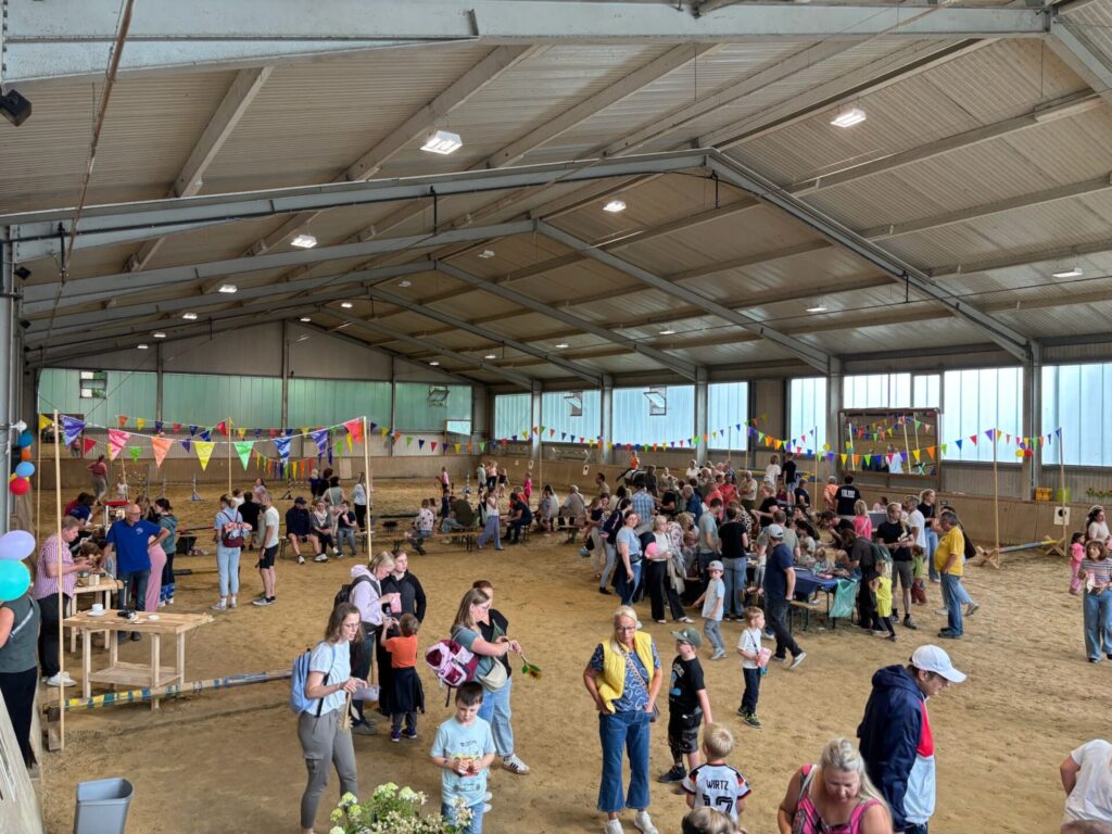 Zahlreiche Besucher kamen zum Sommerfest am Stadtlohner Reittherapiezentrum und nutzten die abwechslungsreichen Angebote.