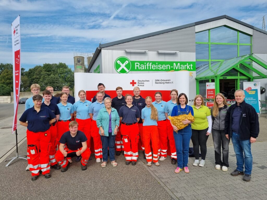 Dei Helferinnen und Helfer des DRK-Ortsverbandes Heek-Nienborg hatten bei der Aktion alle Hände voll zu tun.