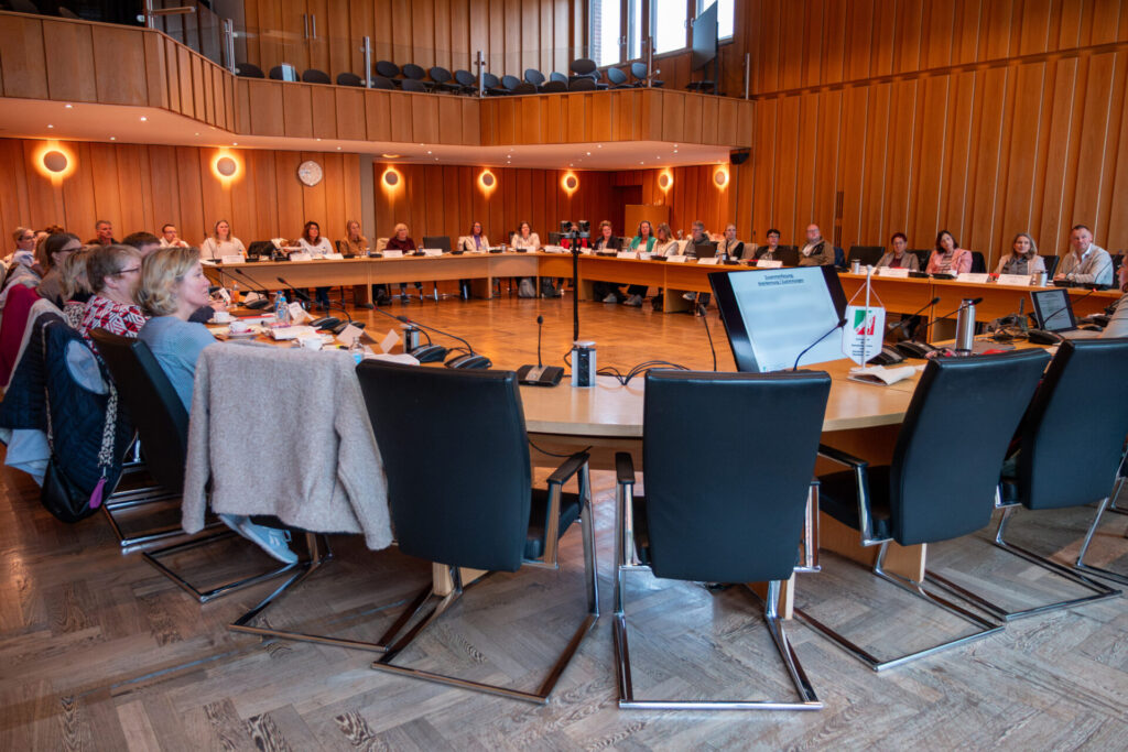 Die Herbstschulung der Standesbeamtinnen und -beamten des Kreises Borken fand jetzt im im Ahauser Ratssaal statt.